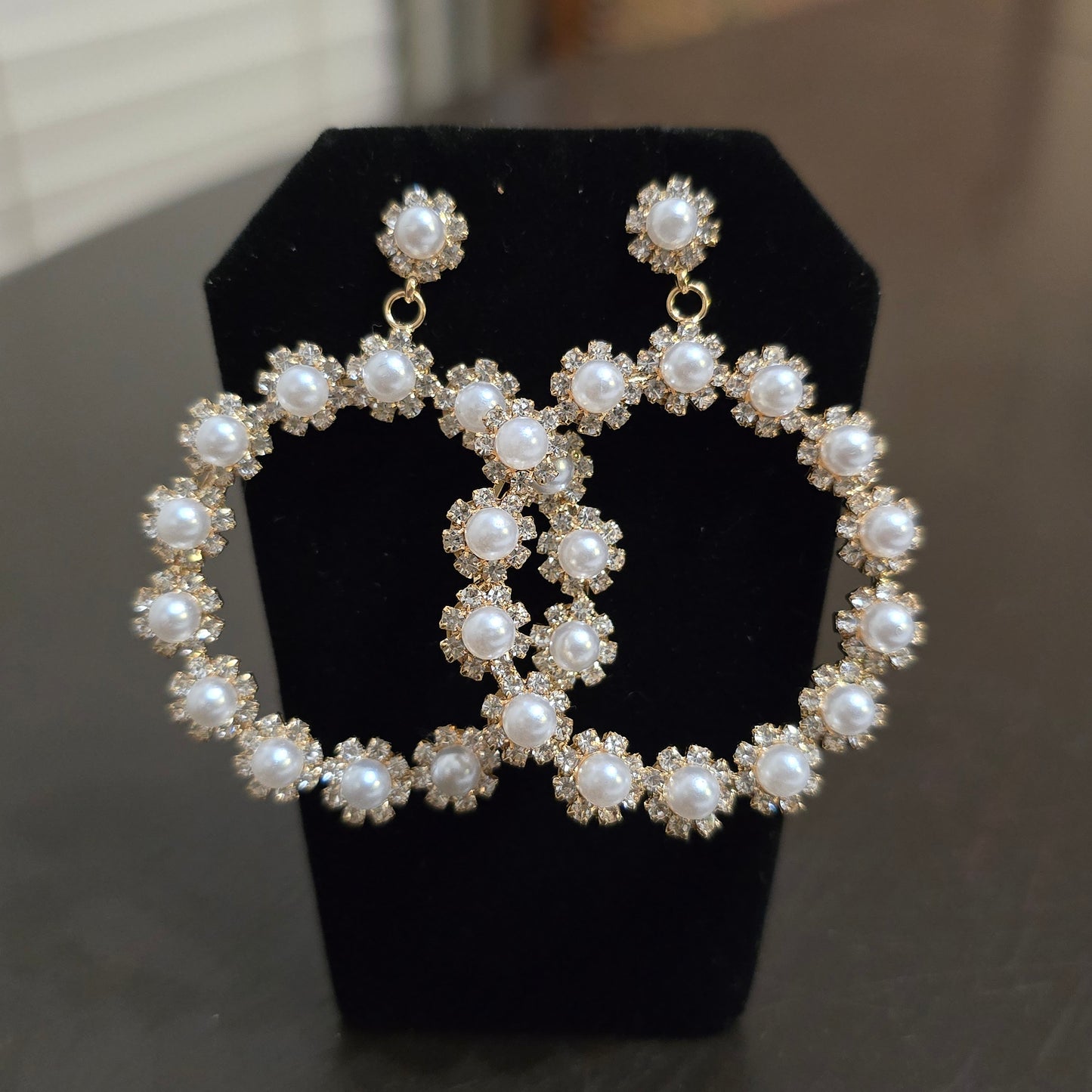 Fashion pearl hoop earrings