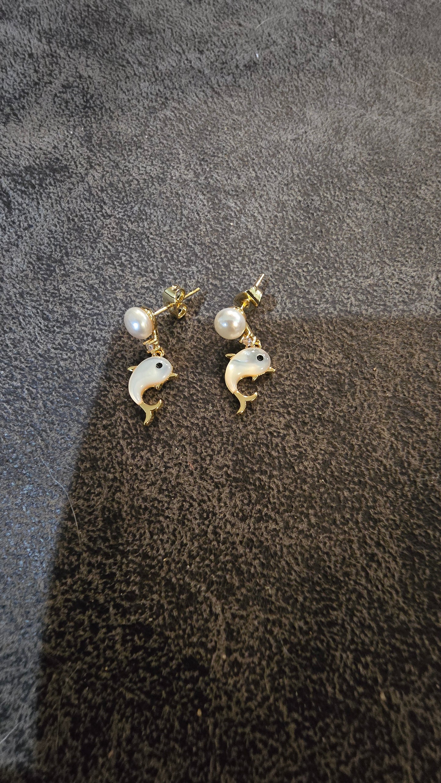Freshwater Cultured pearl Dolphin earrings in sterling silver with Mother of Pearl