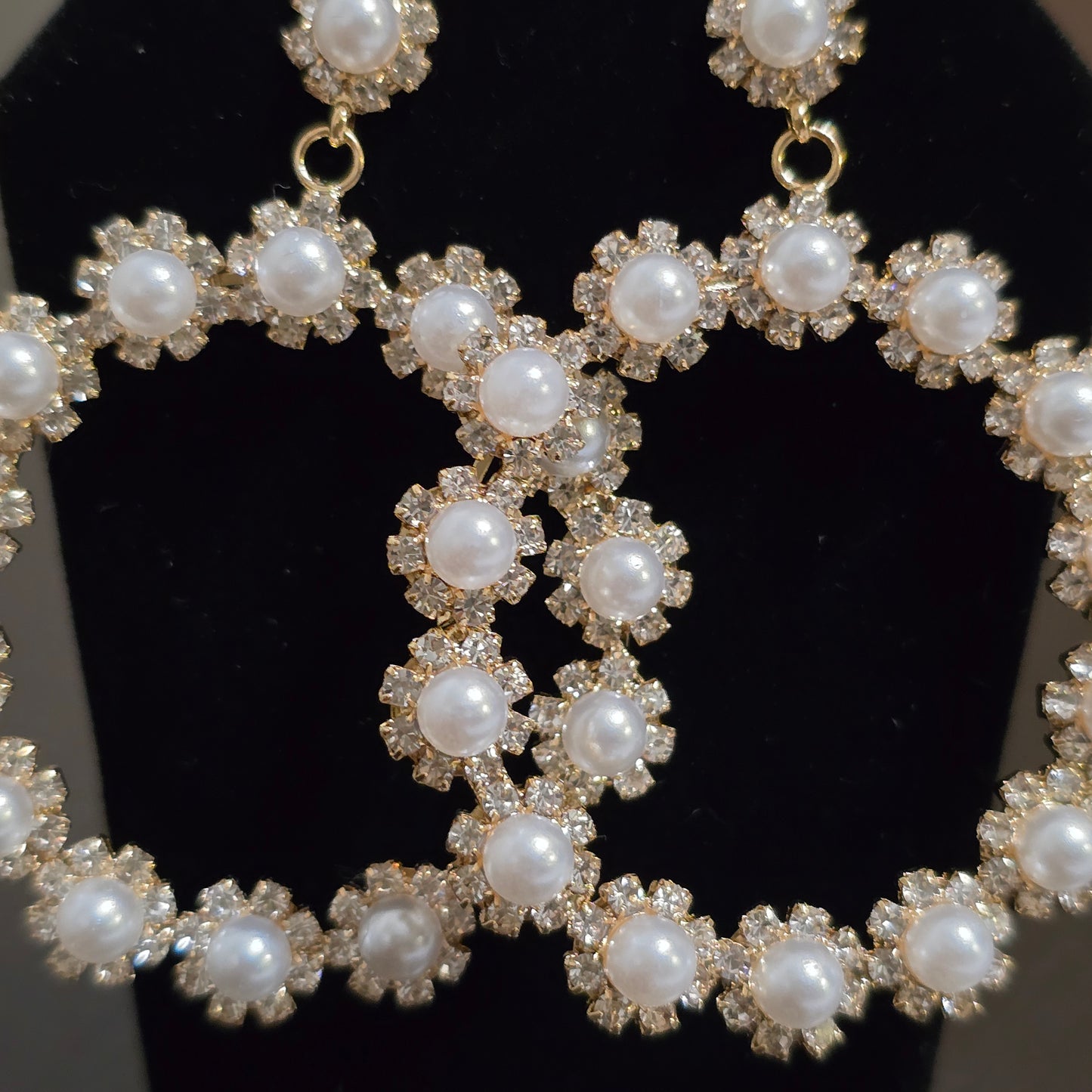 Fashion pearl hoop earrings