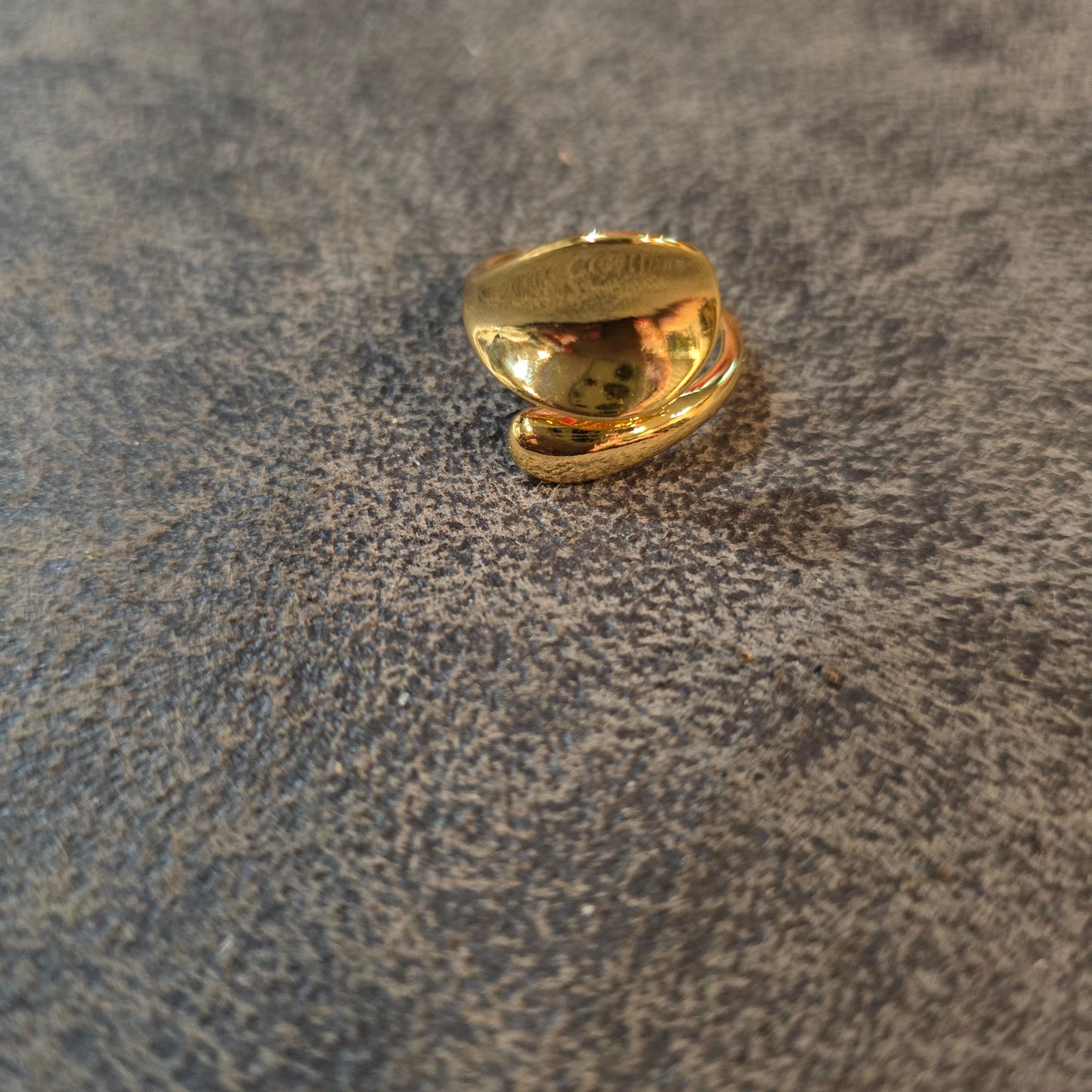 18k gold plated wave ring size 7