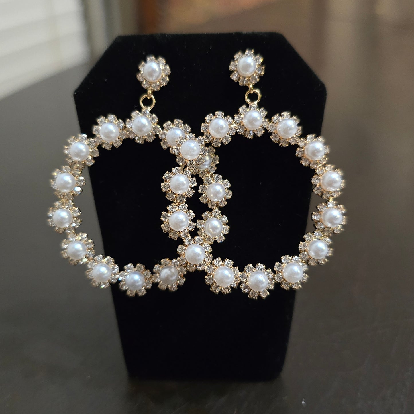 Fashion pearl hoop earrings