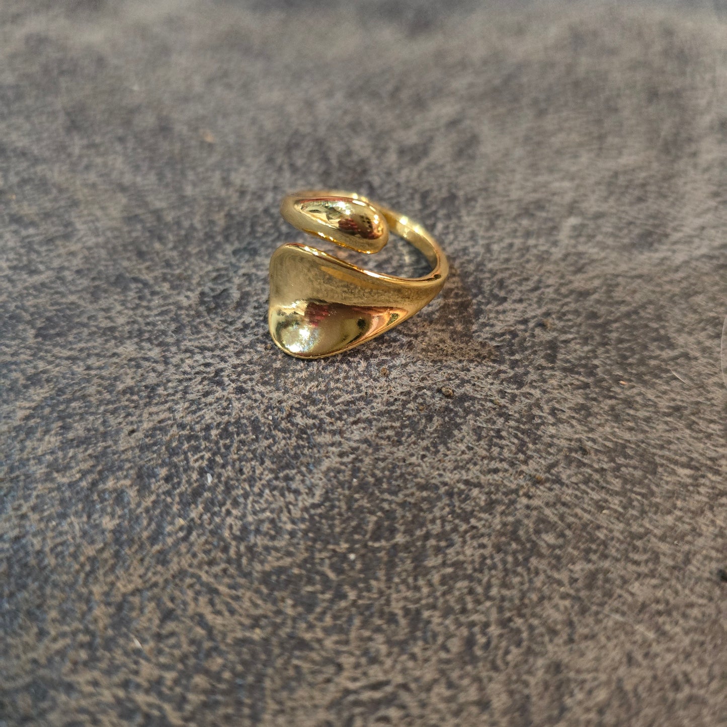 18k gold plated wave ring size 7